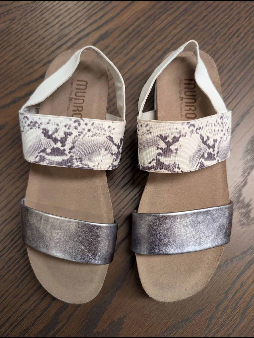 Munro Silver Metallic & Cream Snake-Print "Pisces" Strap Sandals Sz 7M